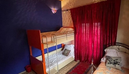 Room, Valley View