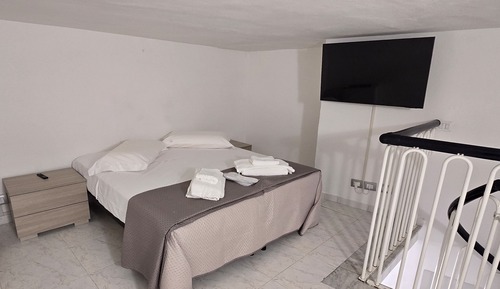 Basic Duplex, Non Smoking, Private Bathroom