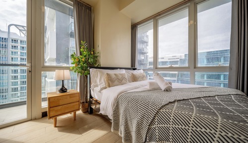 Deluxe Condo, Balcony, City View