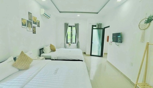 Superior Quadruple Room, Patio, City View