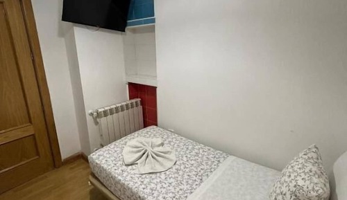 Basic Single Room (Shared Bathroom)