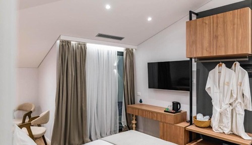 Deluxe Suite, Balcony