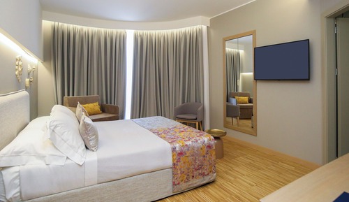 Superior Room, Jetted Tub