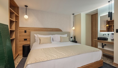 Superior Suite (701)