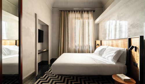 Classic Double Room, 1 King Bed, Private Bathroom, City View