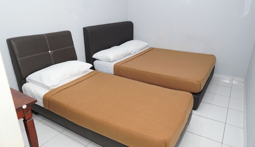 Economy Triple Room