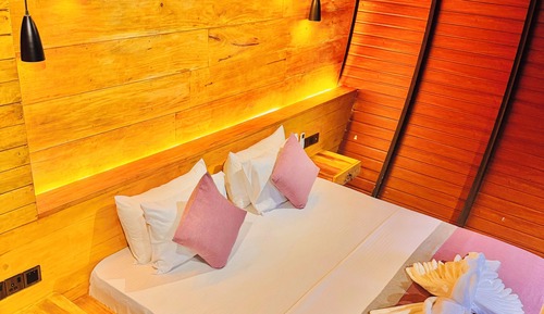 Luxury Suite, 2 Bedrooms, Garden View
