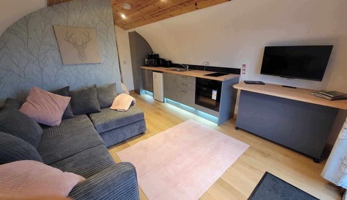 Luxury Cabin, Kitchen, Valley View "The Beehive"