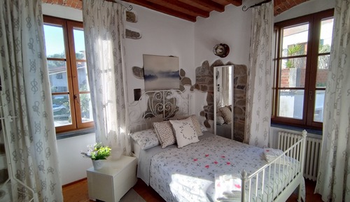 Comfort Room, Courtyard View