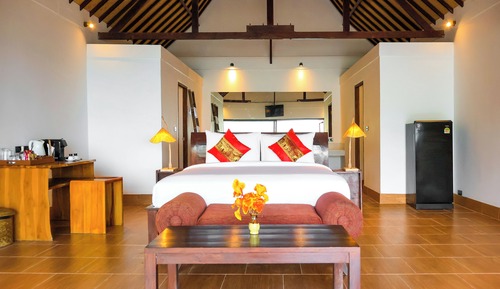 Deluxe Ocean Pool Suite