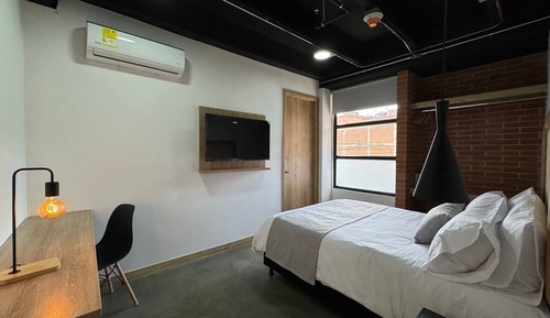 Comfort Room, City View