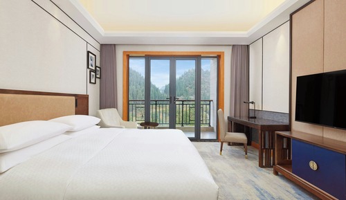 Comfort Room, 1 King Bed, Non Smoking, Garden View