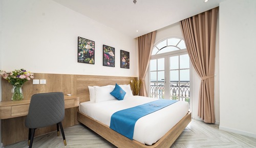 Deluxe Suite, City View