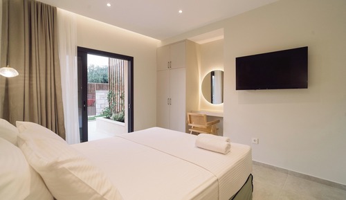 Deluxe Double Room, Courtyard View