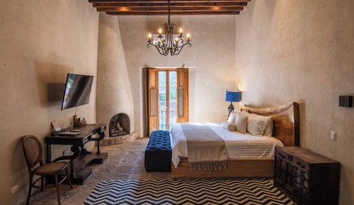 Suite, Pool View