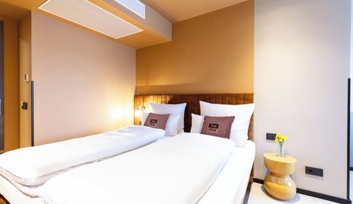 Standard Room, 1 Queen Bed, River View (Up to 3 Adults)