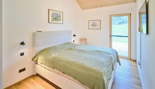 Comfort Chalet, 2 Bedrooms, Jetted Tub, Mountain View
