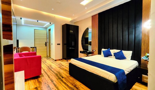 Luxury Suite, Balcony, Corner