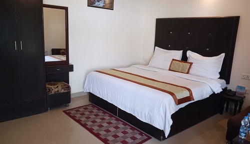 Superior Room, Hill View