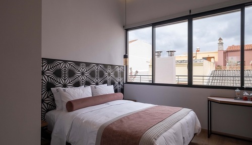 Deluxe Suite, City View