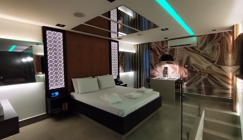 Deluxe Suite, Private Bathroom