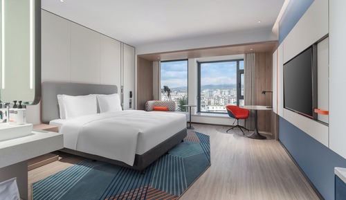 1 King Standard Extra Floor Space