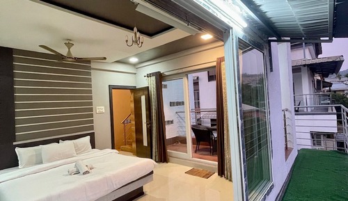 Luxury Villa, City View