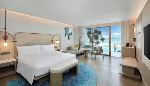 Oceanfront Pool Access, 1 King Bed