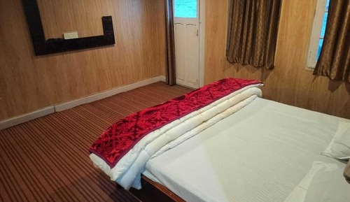 Royal Suite, 2 Bedrooms, Private Bathroom, Mountain View