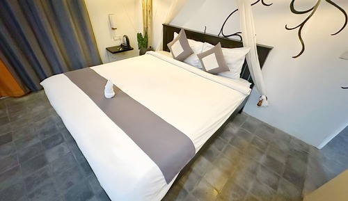 Superior Double Room, Balcony, Garden View