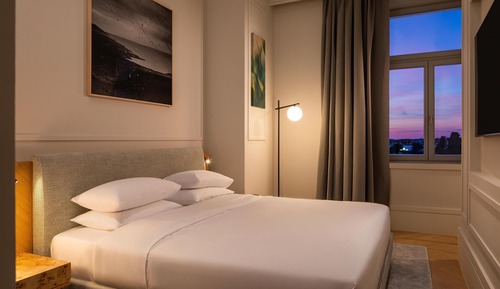 Suite, Corner (Regency, View)