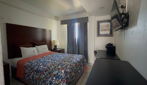 Basic Room, 1 Queen Bed