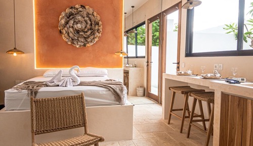 Deluxe Studio Suite, Pool View