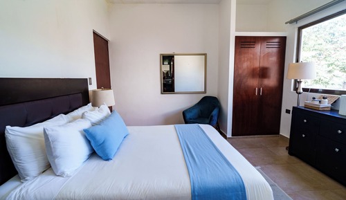 Deluxe Condo, Multiple Bedrooms, Kitchen, Partial Ocean View