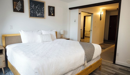 Deluxe Room, 1 King Bed, Ocean View