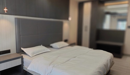 Luxury Suite, 1 King Bed with Sofa bed, Private Bathroom, Mountain View