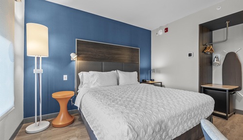 Room, 1 King Bed, Accessible (Hearing)