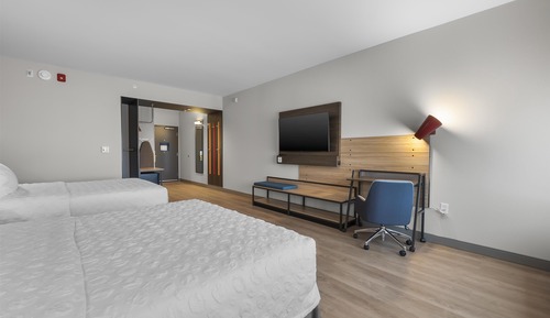 Room, 2 Queen Beds, Accessible, Bathtub (Mobility & Hearing)
