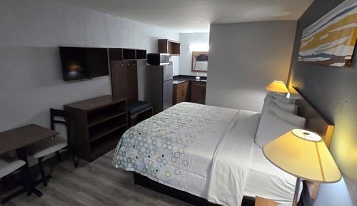 Studio, 1 King Bed, Non Smoking, Kitchenette