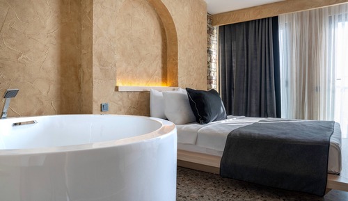 Luxury Suite, Hot Tub, Corner