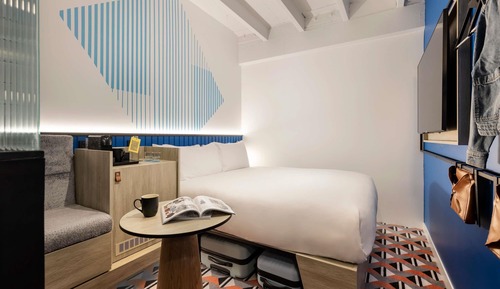 Room, 1 Queen Bed (Tribe Essential)