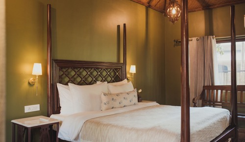 Superior Suite, 1 King Bed, Garden View