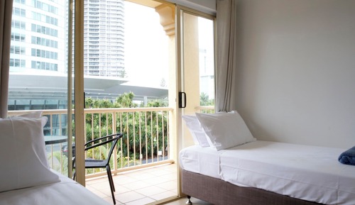 Single Beds/King Size with Balcony