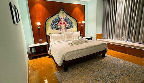 Deluxe Room, 1 Queen Bed (Happy hours with 1+1 offer on selected beverages)