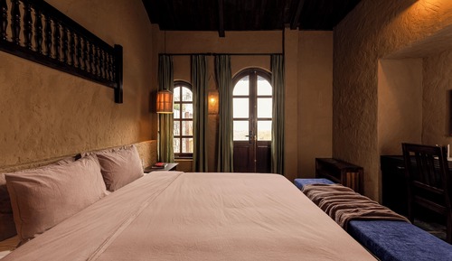 Deluxe Double Room, Bathtub
