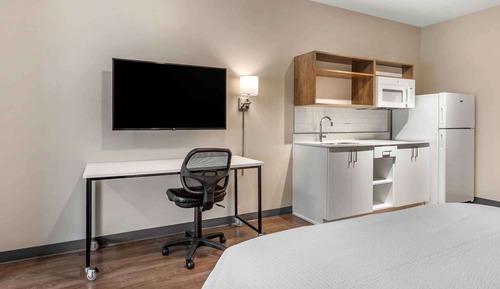 Premium Studio, 2 Queen Beds, Refrigerator & Microwave