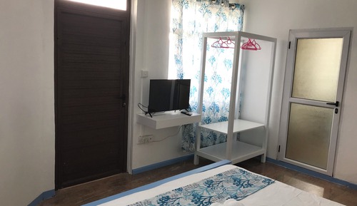 Basic Double or Twin Room, Pool View