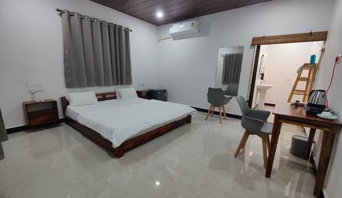 Luxury Room, 1 King Bed, Non Smoking, Resort View