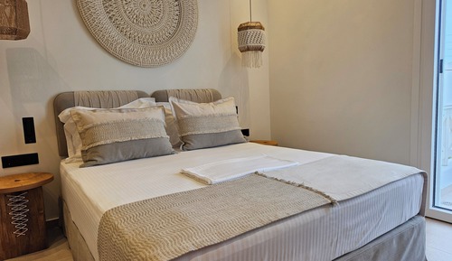 Deluxe Suite, City View