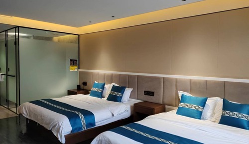 Comfort Quadruple Room, City View
